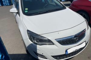 Dezmembrez piese caroserie, motor, cutie viteze, suspensie Opel Astra J Combi 1.7 CDTI 2010, A17DTR din dezmembrari