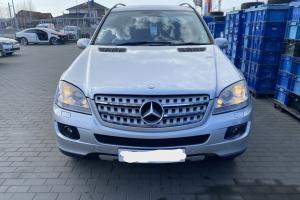 Dezmembrez piese caroserie, motor, cutie viteze, suspensie Mercedes Clasa ML (W164) 3.0 CDI 4Matic 2007, OM642940 din dezmembrari
