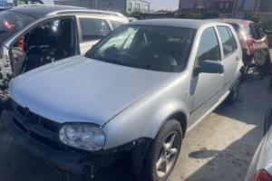 Dezmembrez piese caroserie, motor, cutie viteze, suspensie Volkswagen Golf 4 (1J1) 1.4 benz, AXP. din dezmembrari