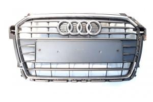 Grila bara fata centrala cu sigla, cod 8XA853651B, Audi A1 Sportback (8XA) (id:278995) din dezmembrari