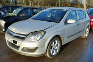 Vindem piese de caroserie Opel Astra H, 1.3cdti din dezmembrari