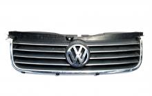 Grila bara fata centrala sus cu sigla, cod 3B0853651L, Vw Passat Variant (3B6) (id:512349)