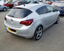 Vindem piese de caroserie Opel Astra J 1.4 b