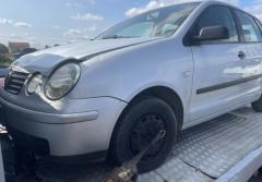 Dezmembrez piese caroserie, motor, cutie viteze, suspensie Volkswagen Polo (9N) 1.2 benzina 2003, AZQ