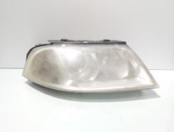 Far dreapta cu lupa, Vw Passat Variant (3B6) vol pe stanga (id:724508)