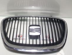Grila bara fata centrala cu sigla 1P0853654A, Seat Leon (1P1) (id:341936)