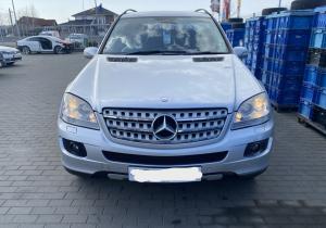 Dezmembrez piese caroserie, motor, cutie viteze, suspensie Mercedes Clasa ML (W164) 3.0 CDI 4Matic 2007, OM642940