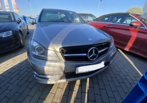 Dezmembrez piese caroserie, motor, cutie viteze, suspensie Mercede Clasa C (W204) facelift 2.2 CDI 2011, OM651911