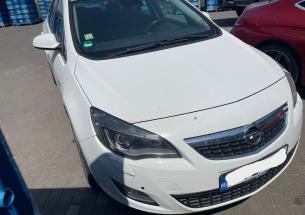 Dezmembrez piese caroserie, motor, cutie viteze, suspensie Opel Astra J Combi 1.7 CDTI 2010, A17DTR