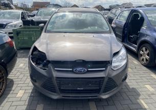 Dezmembrez piese caroserie, motor, cutie viteze, suspensie Ford Focus 3 Turnier 1.0 EcoBoost 2013, M1DA