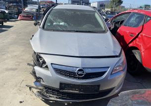 Dezmembrez piese caroserie, motor, cutie viteze, suspensie Opel Astra J Combi 1.7 CDTI 2011, A17DTJ