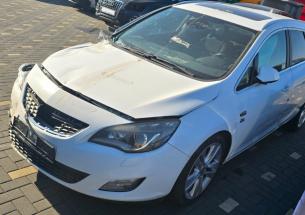 Dezmembrez piese caroserie, motor, cutie viteze, suspensie, Opel Astra J Combi, 2.0 CDTI, A20DTH.
