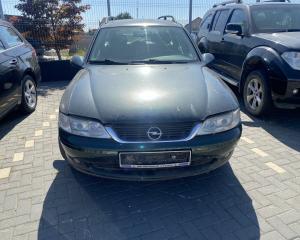 Dezmembrez piese caroserie, motor, cutie viteze, suspensie Opel Vectra B Combi (31) 1.6 benz 2001, Z16XE