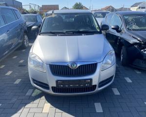 Dezmembrez piese caroserie, motor, cutie viteze, suspensie Skoda Fabia 2 Combi (5J, 545) 1.4 TDI 2009, BNM