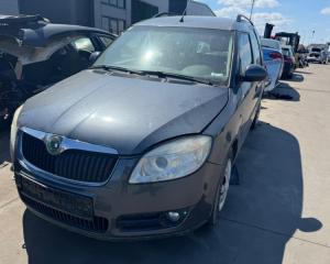 Dezmembrez piese caroserie, motor, cutie viteze, suspensie Skoda Roomster (5J) 1.2 benz, BZG.