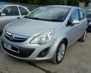 Vindem piese de caroserie Opel Corsa 1.4benz