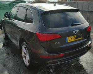 Vindem piese de motor Audi Q5 2.0tdi