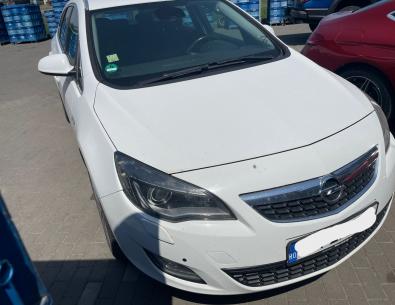 Dezmembrez piese caroserie, motor, cutie viteze, suspensie Opel Astra J Combi 1.7 CDTI 2010, A17DTR