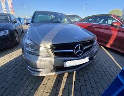 Dezmembrez piese caroserie, motor, cutie viteze, suspensie Mercede Clasa C (W204) facelift 2.2 CDI 2011, OM651911