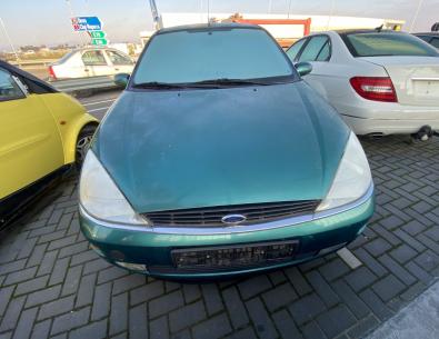 Dezmembrez piese caroserie, motor, cutie viteze, suspensie Ford Focus 1 Sedan 1.6 benz 2000, FYDA