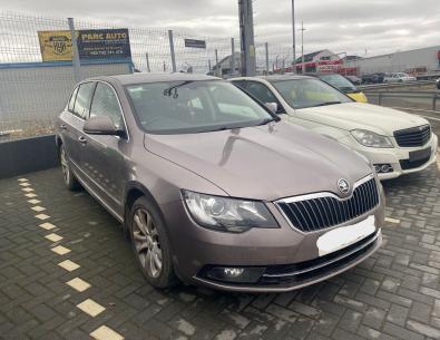 Dezmembrez piese caroserie, motor, cutie viteze, suspensie Skoda Superb 2 (3T4) 2.0 TDI 2014, CFFB