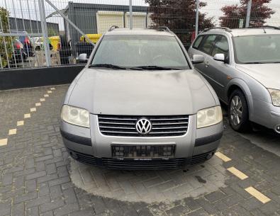 Dezmembrez piese caroserie, motor, cutie viteze, suspensie VW Passat Variant (3B6) 1.9 TDI 2001, AVB