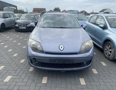 Dezmembrez piese caroserie, motor, cutie viteze, suspensie Renault Laguna 3 Combi 2.0 DCI 2009, M9R802