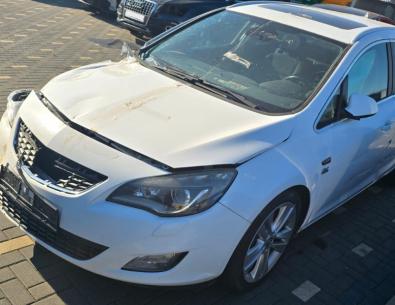 Dezmembrez piese caroserie, motor, cutie viteze, suspensie, Opel Astra J Combi, 2.0 CDTI, A20DTH.