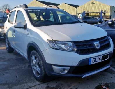 Dezmembrez piese de motor si caroserie Dacia Sandero, 1.5dci