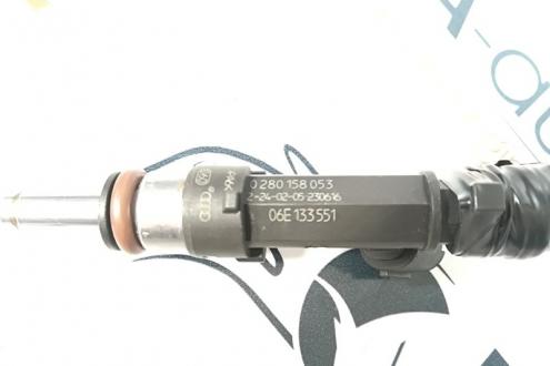 Injector cod 06E133551 Audi A6 (4F2, C6), 2.4B (id:280359)