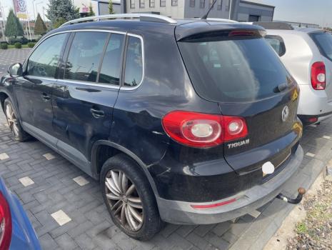Dezmembrez piese caroserie, motor, cutie viteze, suspensie VW Tiguan (5N) 2.0 TDI 2009 4X4, CBAB
