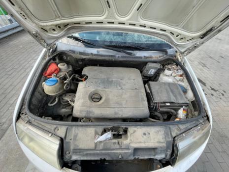 Dezmembrez piese caroserie, motor, cutie viteze, suspensie Skoda Fabia 1 Combi (6Y5) 1.4 benzina 16v 2004, BBZ