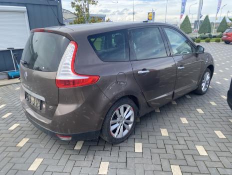 Dezmembrez piese caroserie, motor, cutie viteze, suspensie Renault Grand Scenic 3 2.0 DCI 2009, M9R615