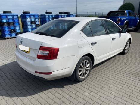 Dezmembrez piese caroserie, motor, cutie viteze, suspensie Skoda Octavia 3 (5E3) 1.6 TDI 2014, CLHA