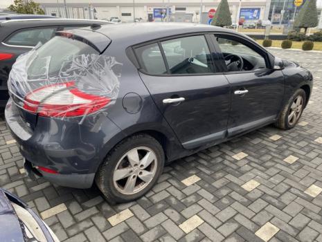 Dezmembrez piese caroserie, motor, cutie viteze, suspensie Renault Megane 3 1.9 DCI 2011, F9Q870