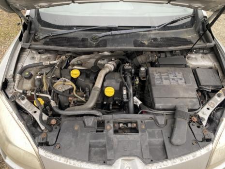 Dezmembrez piese caroserie, motor, cutie viteze, suspensie Renault Megane 3 Combi 1.5 DCI 2010, K9K832