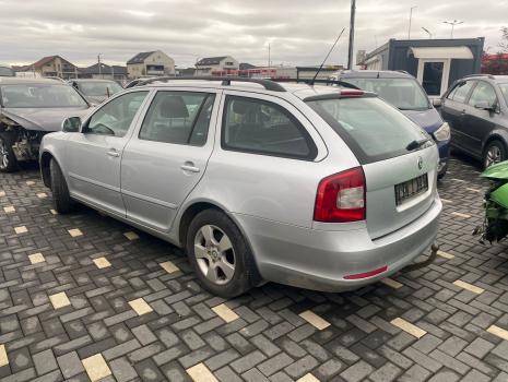 Dezmembrez piese caroserie, motor, cutie viteze, suspensie Skoda Octavia 2 Combi (1Z5) 1.6 TDI 2010, CAYC