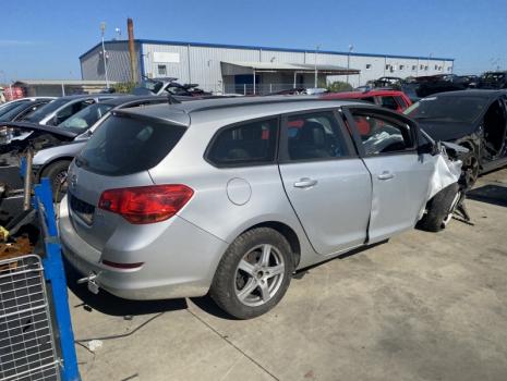 Dezmembrez piese caroserie, motor, cutie viteze, suspensie Opel Astra J Combi 1.7 CDTI 2011, A17DTJ