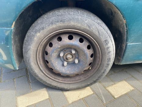 Dezmembrez piese caroserie, motor, cutie viteze, suspensie Peugeot 206 1.1 benz 2001, HFX