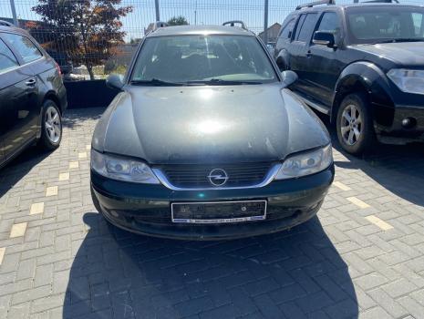 Dezmembrez piese caroserie, motor, cutie viteze, suspensie Opel Vectra B Combi (31) 1.6 benz 2001, Z16XE