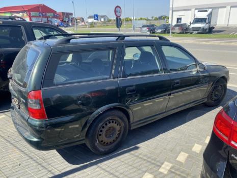 Dezmembrez piese caroserie, motor, cutie viteze, suspensie Opel Vectra B Combi (31) 1.6 benz 2001, Z16XE