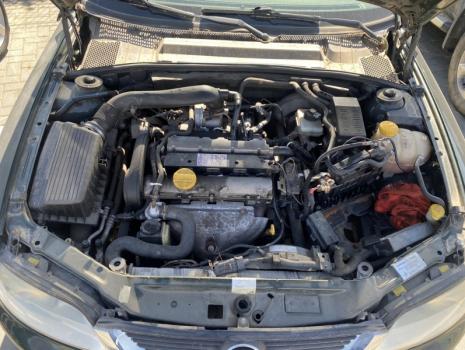 Dezmembrez piese caroserie, motor, cutie viteze, suspensie Opel Vectra B Combi (31) 1.6 benz 2001, Z16XE