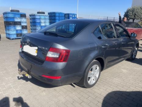 Dezmembrez piese caroserie, motor, cutie viteze, suspensie Skoda Octavia 3 (5E3) 1.6 TDI, CLH