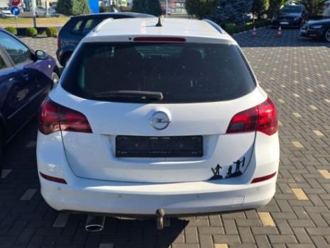 Dezmembrez piese caroserie, motor, cutie viteze, suspensie, Opel Astra J Combi, 2.0 CDTI, A20DTH.