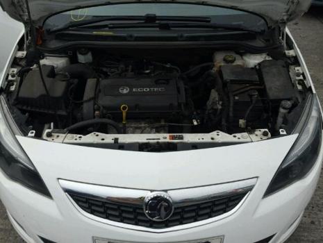 Vindem piese de motor Opel Astra J 1.6b