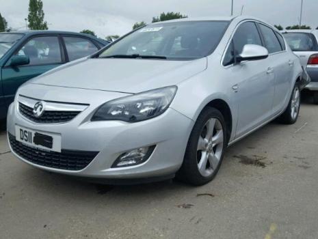 Vindem piese de caroserie Opel Astra j 1.7cdti