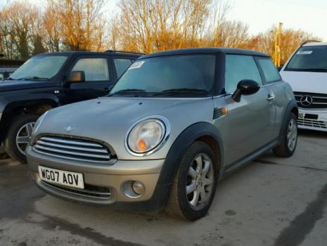 Vindem piese de caroserie Mini Cooper 1.4benzina