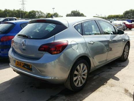 Vindem piese de motor Opel Astra J 2.0cdti A20DTH