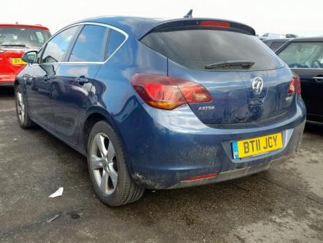 Vindem piese de interior Opel Astra J